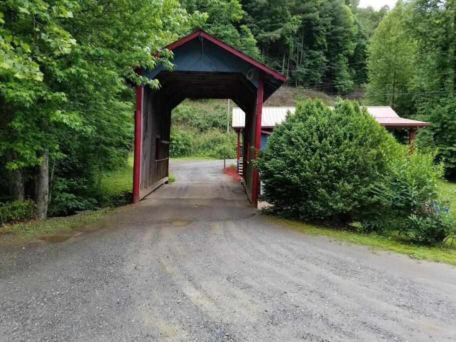 Waterwheel Cabin By The Creek Murphy Exterior photo