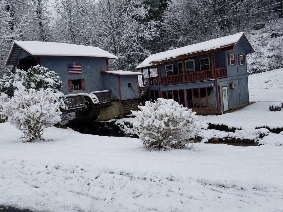 Waterwheel Cabin By The Creek Murphy Exterior photo