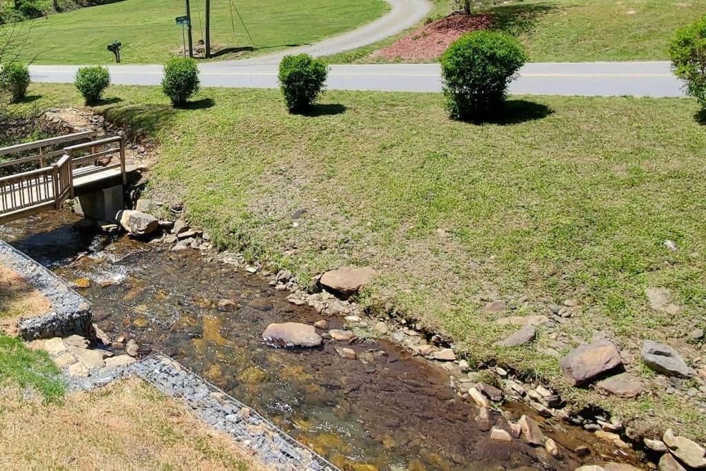 Waterwheel Cabin By The Creek Murphy Exterior photo